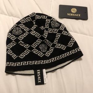 Men’s Versace beanie style hat